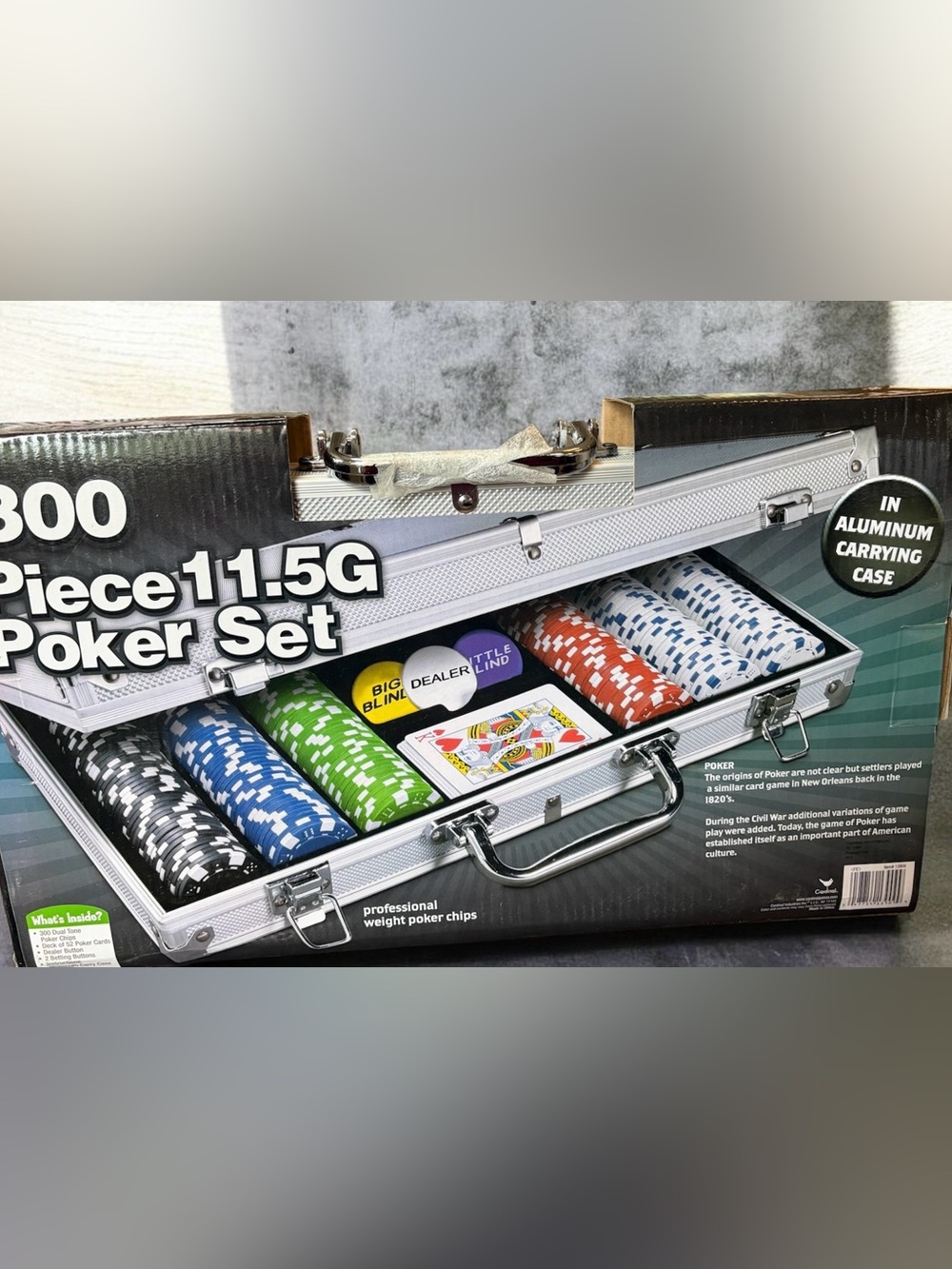 Cardinal 300 piece poker set NWT with carry case